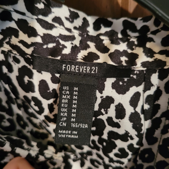 Forever 21 button up Silky top - Picture 4 of 4